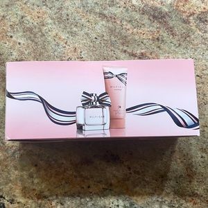 New in box Tommy Hilfiger Peach Blossom gift set
